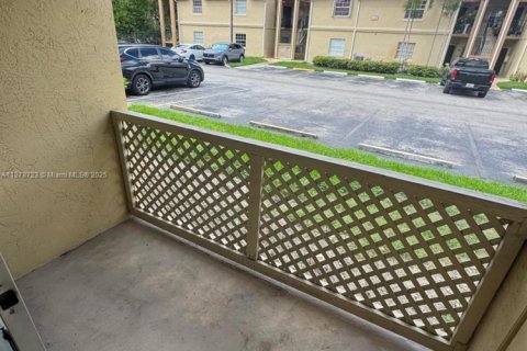 Townhouse in Hialeah, Florida 1 bedroom, 82.4 sq.m. № 1927569 - photo 25