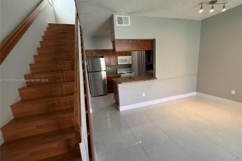 Townhouse in Hialeah, Florida 1 bedroom, 82.4 sq.m. № 1927569 - photo 4