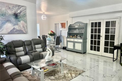 Купить виллу или дом в Майами, Флорида 3 спальни, 147.16м2, № 2155099 - фото 13