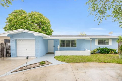 Casa en Pembroke Pines, Florida 3 dormitorios, 163.97 m2 № 2052401