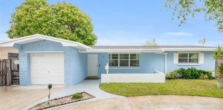 Casa en Pembroke Pines, Florida 3 dormitorios, 163.97 m2 № 2052401