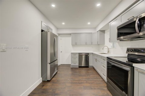 Casa en alquiler en Pembroke Pines, Florida, 3 dormitorios, 163.97 m2 № 2052401 - foto 9