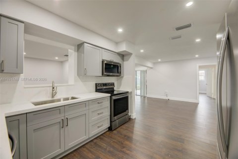 Casa en alquiler en Pembroke Pines, Florida, 3 dormitorios, 163.97 m2 № 2052401 - foto 7