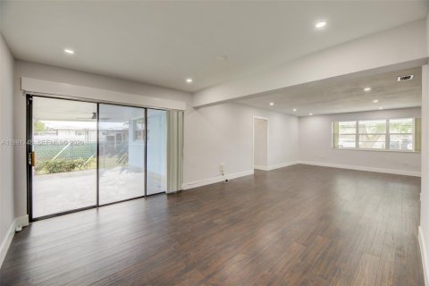 Casa en alquiler en Pembroke Pines, Florida, 3 dormitorios, 163.97 m2 № 2052401 - foto 15