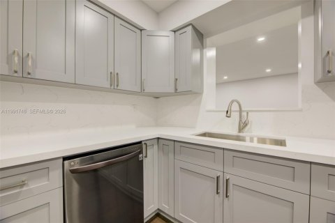 Casa en alquiler en Pembroke Pines, Florida, 3 dormitorios, 163.97 m2 № 2052401 - foto 6