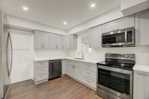 Casa en alquiler en Pembroke Pines, Florida, 3 dormitorios, 163.97 m2 № 2052401 - foto 8