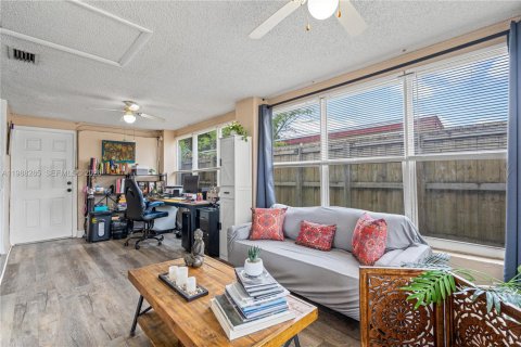 Купить виллу или дом в Норт-Майами-Бич, Флорида 3 спальни, 81.75м2, № 2050508 - фото 8