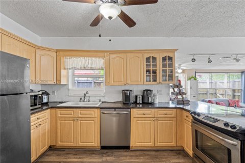 Купить виллу или дом в Норт-Майами-Бич, Флорида 3 спальни, 81.75м2, № 2050508 - фото 13