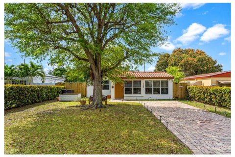 Дом в Норт-Майами-Бич, Флорида 3 спальни, 81.75м2 № 2050508