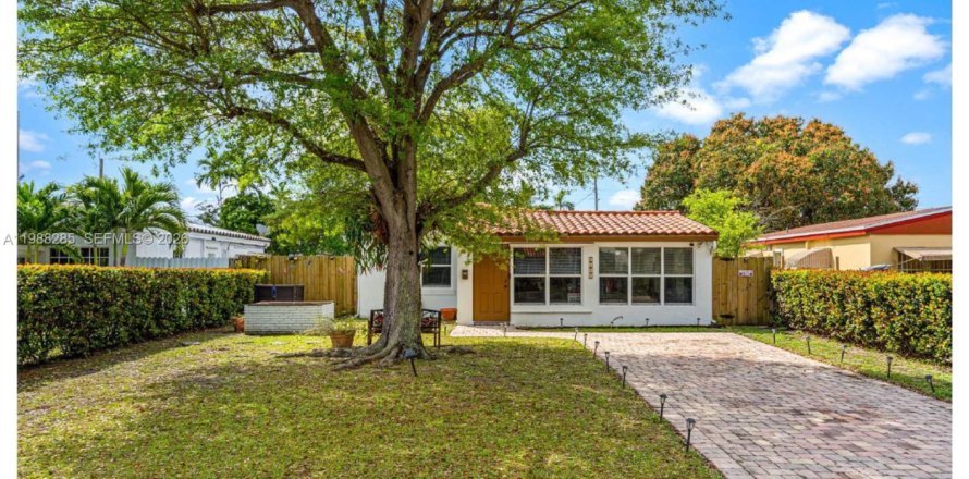 Дом в Норт-Майами-Бич, Флорида 3 спальни, 81.75м2 № 2050508