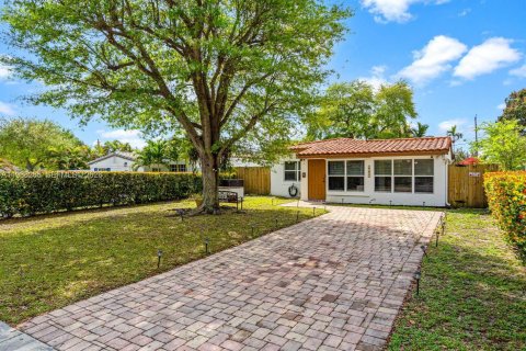 Купить виллу или дом в Норт-Майами-Бич, Флорида 3 спальни, 81.75м2, № 2050508 - фото 2