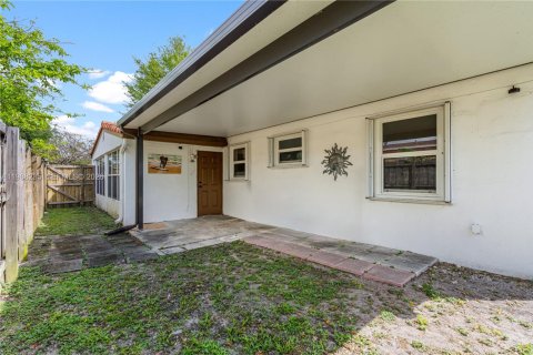 Купить виллу или дом в Норт-Майами-Бич, Флорида 3 спальни, 81.75м2, № 2050508 - фото 22