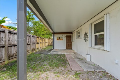 Купить виллу или дом в Норт-Майами-Бич, Флорида 3 спальни, 81.75м2, № 2050508 - фото 21