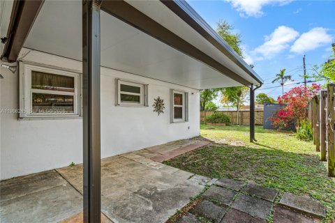 Купить виллу или дом в Норт-Майами-Бич, Флорида 3 спальни, 81.75м2, № 2050508 - фото 23