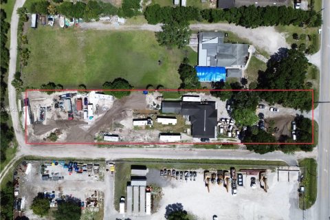 Commercial property in St. Lucie, Florida № 2008893