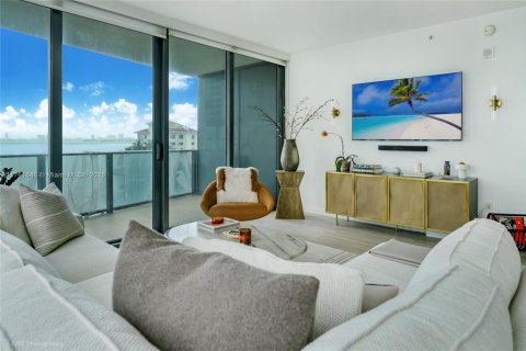 Condominio en venta en Miami, Florida, 2 dormitorios, 152.27 m2 № 1962274 - foto 2