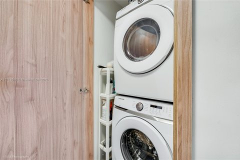 Condominio en venta en Miami, Florida, 2 dormitorios, 152.27 m2 № 1962274 - foto 13