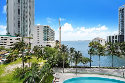 Condominio en venta en Miami, Florida, 2 dormitorios, 152.27 m2 № 1962274 - foto 15