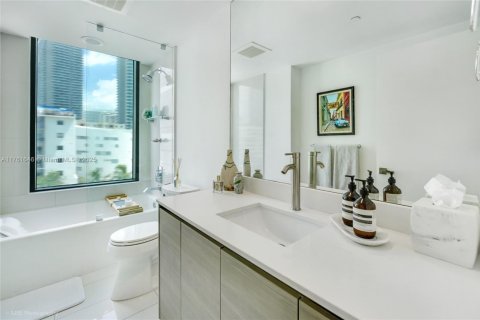 Condominio en venta en Miami, Florida, 2 dormitorios, 152.27 m2 № 1962274 - foto 7