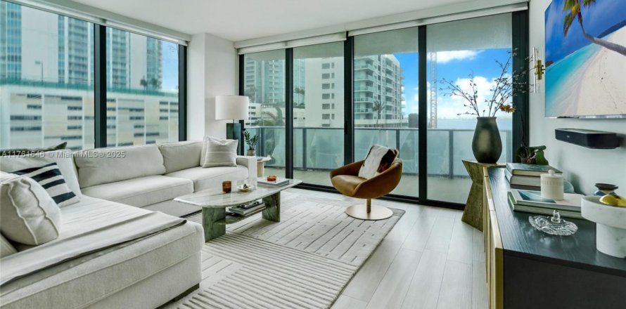 Condominio en Miami, Florida, 2 dormitorios  № 1962274