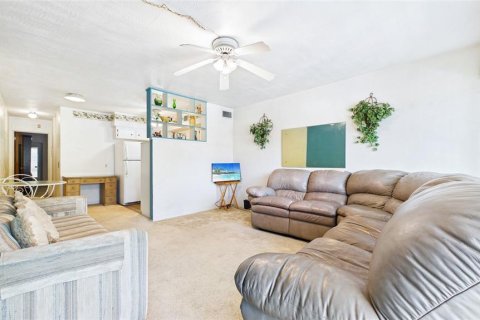 Condo in Saint Petersburg, Florida, 1 bedroom  № 2214987 - photo 4