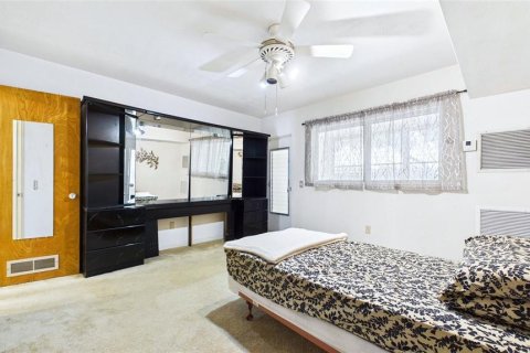 Condo in Saint Petersburg, Florida, 1 bedroom  № 2214987 - photo 9
