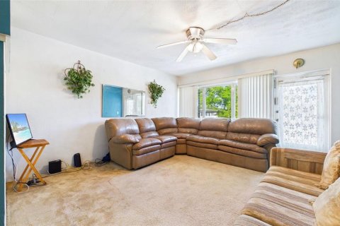 Condo in Saint Petersburg, Florida, 1 bedroom  № 2214987 - photo 5