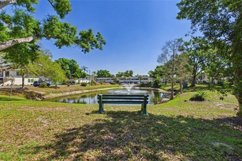 Condo in Saint Petersburg, Florida, 1 bedroom  № 2214987 - photo 2