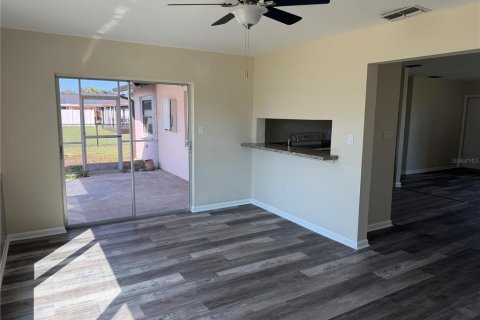 Villa ou maison à vendre à Port Charlotte, Floride: 2 chambres, 121.05 m2 № 2412542 - photo 9