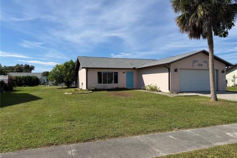 Villa ou maison à vendre à Port Charlotte, Floride: 2 chambres, 121.05 m2 № 2412542 - photo 5