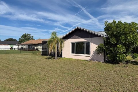 Villa ou maison à vendre à Port Charlotte, Floride: 2 chambres, 121.05 m2 № 2412542 - photo 6