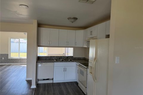 Villa ou maison à vendre à Port Charlotte, Floride: 2 chambres, 121.05 m2 № 2412542 - photo 12