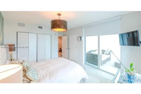 Condo in Miami Beach, Florida, 3 bedrooms № 2081577 - photo 19