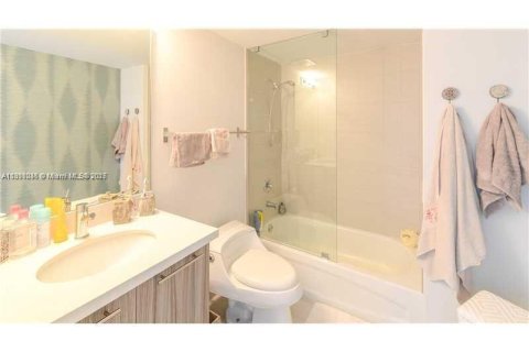 Condo in Miami Beach, Florida, 3 bedrooms № 2081577 - photo 21