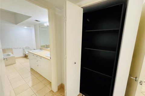 Condominio en alquiler en Aventura, Florida, 2 dormitorios, 116.78 m2 № 1927705 - foto 23