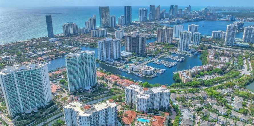 Condominio en Aventura, Florida, 2 dormitorios  № 1927705