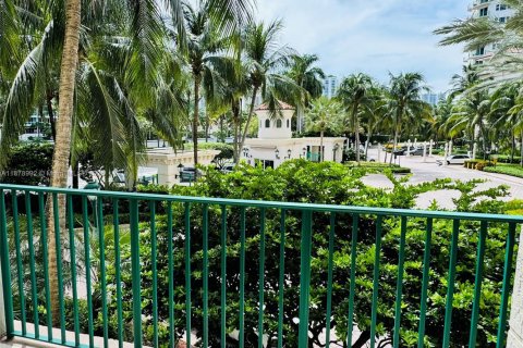 Condominio en alquiler en Aventura, Florida, 2 dormitorios, 116.78 m2 № 1927705 - foto 9