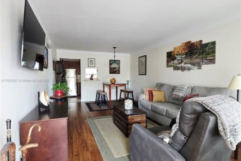 Condominio en venta en Dania Beach, Florida, 2 dormitorios, 80.82 m2 № 1924944 - foto 2