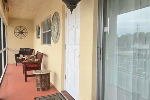 Condominio en venta en Dania Beach, Florida, 2 dormitorios, 80.82 m2 № 1924944 - foto 1