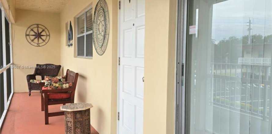 Condominio en Dania Beach, Florida, 2 dormitorios № 1924944