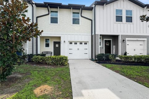 Townhouse in Davenport, Florida 3 bedrooms, 137.5 sq.m. № 1532425 - photo 1