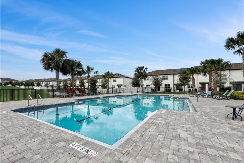 Townhouse in Davenport, Florida 3 bedrooms, 137.5 sq.m. № 1532425 - photo 24