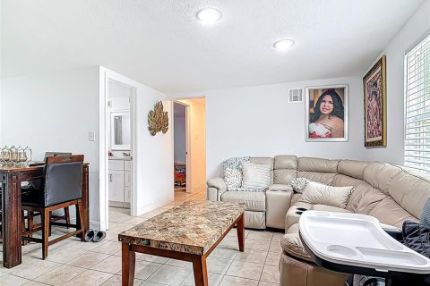 Duplex in Sanford, Florida 6 bedrooms, 177.81 sq.m. № 1735212 - photo 12