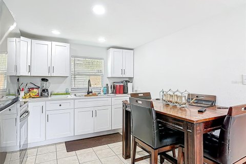 Duplex in Sanford, Florida 6 bedrooms, 177.81 sq.m. № 1735212 - photo 16