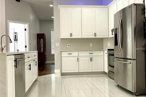 Villa ou maison à louer à Thonotosassa, Floride: 4 chambres, 232.35 m2 № 2353452 - photo 18