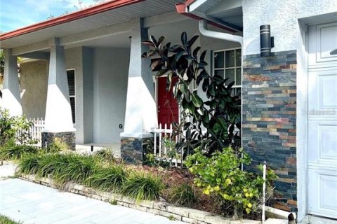Villa ou maison à louer à Thonotosassa, Floride: 4 chambres, 232.35 m2 № 2353452 - photo 2