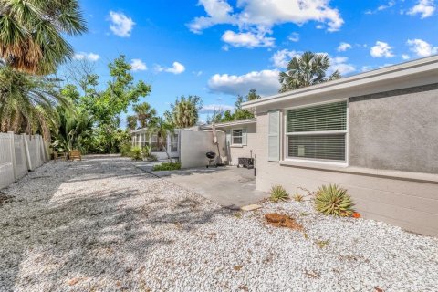 Commercial property in Longboat Key, Florida 4 bedrooms, 166.48 sq.m. № 2213703 - photo 15