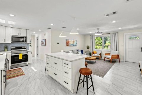 Commercial property in Longboat Key, Florida 4 bedrooms, 166.48 sq.m. № 2213703 - photo 22