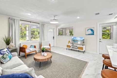 Commercial property in Longboat Key, Florida 4 bedrooms, 166.48 sq.m. № 2213703 - photo 19
