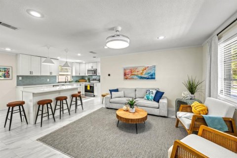 Commercial property in Longboat Key, Florida 4 bedrooms, 166.48 sq.m. № 2213703 - photo 17